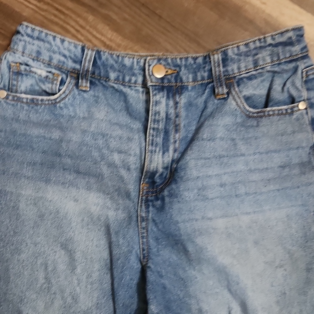 Versona Distressted Ankle Cropped Jeans Size 10 Inseam 25' - Picture 3 of 6